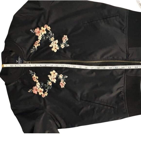 American Eagle Black Embroidered Bomber Jacket Size Medium - Picture 10 of 13